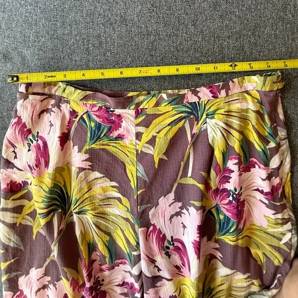 Tommy Bahama Women’s Hawaiian
Coastal Gardens Stretch Silk Crop Pants Size 8 - Picture 9 of 14